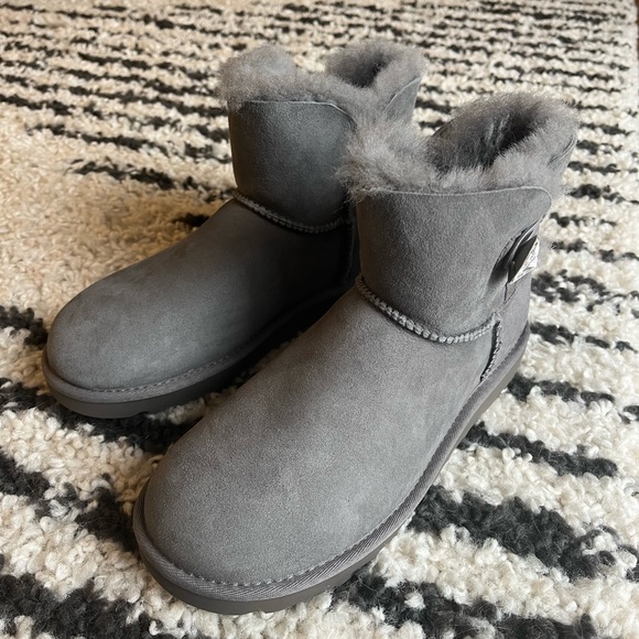 NEW UGG MINI BAILEY BUTTON BLING GREY BOOTS - Picture 3 of 7